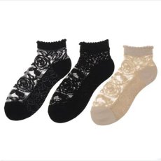 画像1: エトワール海渡　シースルーソックス　通年素材　シルク混　薔薇柄　ショート丈《3色、22〜24cm、丈約7cm》 3足入【5%特別ポイント品】 (1)