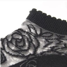 画像3: エトワール海渡　シースルーソックス　通年素材　シルク混　薔薇柄　ショート丈《3色、22〜24cm、丈約7cm》 3足入【5%特別ポイント品】 (3)