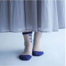 画像4: エトワール海渡　シースルーソックス　毛混　北欧調　お花柄《3色、23〜25cm》 3足入【5%特別ポイント品】 (4)