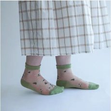 画像6: エトワール海渡　シースルーソックス　通年素材　クルー丈　シルク混　草花柄《4色、22〜24cm》 3足入【5%特別ポイント品】 (6)