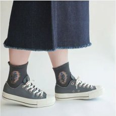 画像6: エトワール海渡　シースルーソックス　通年素材　クルー丈　シルク混　足底パイル　くりぬきお花柄《4色、22〜24cm》 3足入【5%特別ポイント品】 (6)