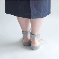 画像6: エトワール海渡　シースルーソックス　クルー丈　カシミヤ混　猫柄《3色、22〜24cm》 3足入【5%特別ポイント品】 (6)