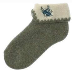 画像2: エトワール海渡　アンゴラ混　薔薇刺繍　折り返し　ルームソックス　【在庫限り】《4色、22cm〜24cm》 (2)