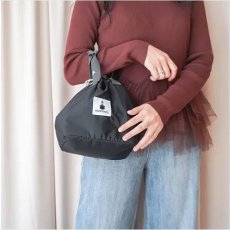 画像8: エトワール海渡　レディエマ柄　保冷巾着2WAYバッグ《2色、25×27（底18）×15cm》 (8)