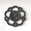 画像1: 南部鉄器　鍋敷き　花丸　黒《約1.5×直径17cm》 (1)